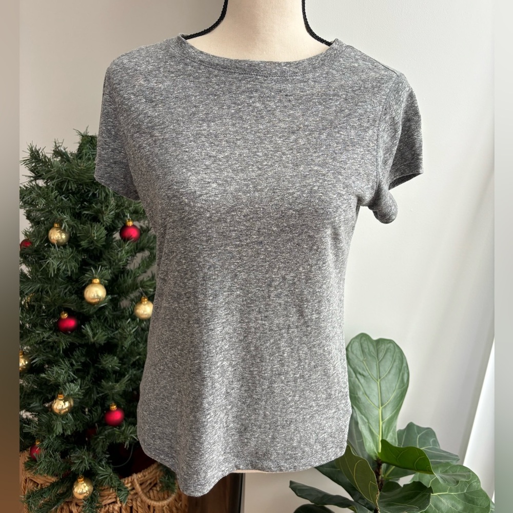 Universal Thread women’s solid gray round neck short sleeve shirt size small